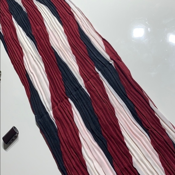 Pleated Fall Neck scarf red black and white access - Picture 5 of 5